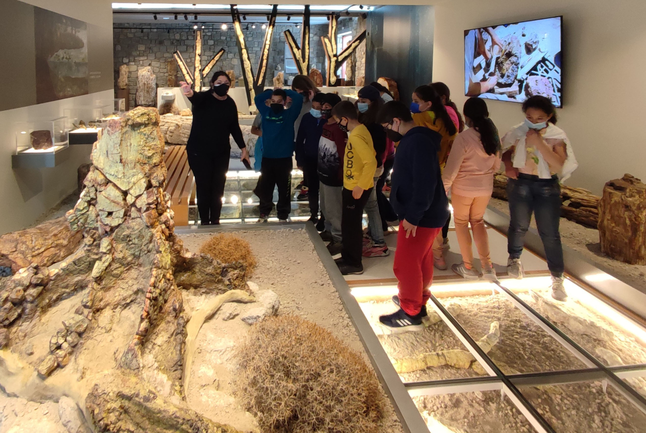 ξενάγηση στα μοναδικά ευρύματα του Μουσείου-Δημοτικό σχολείο Παπάδου-6-4-2022