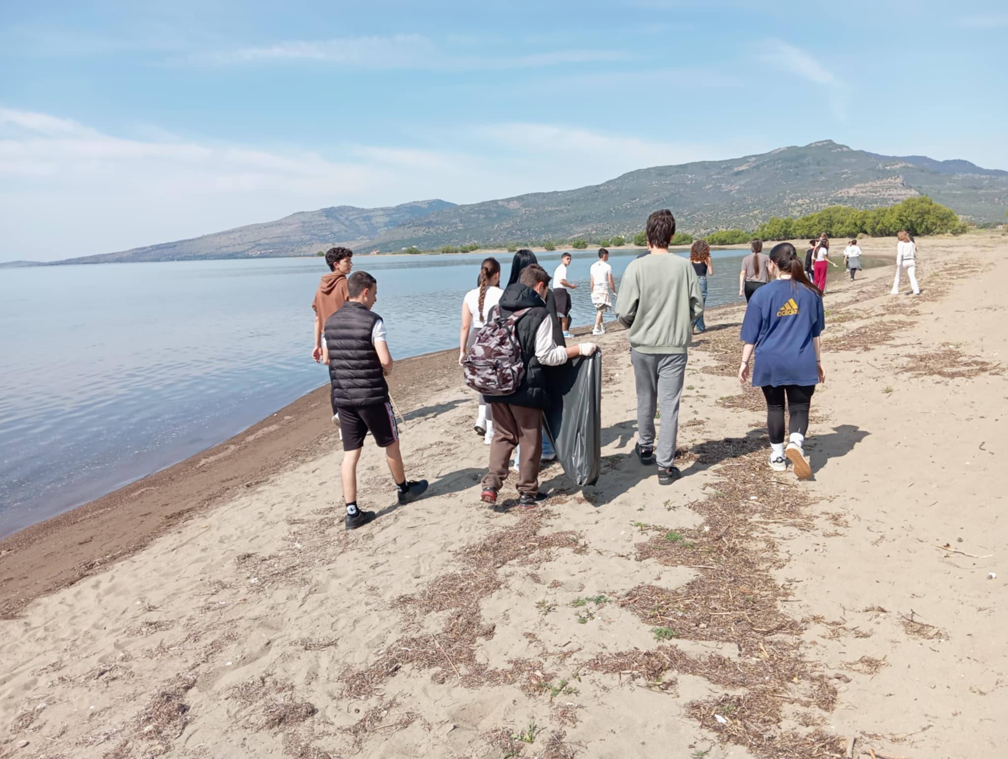 Δράσεις καθαρισμού της παραλίας στη Σκάλα Καλλονής